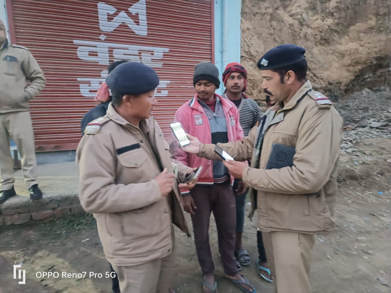 जनपद चम्पावत पुलिस ने चलाया बृहद सत्यापन अभियान, 209 बाहरी व्यक्तियों का सत्यापन