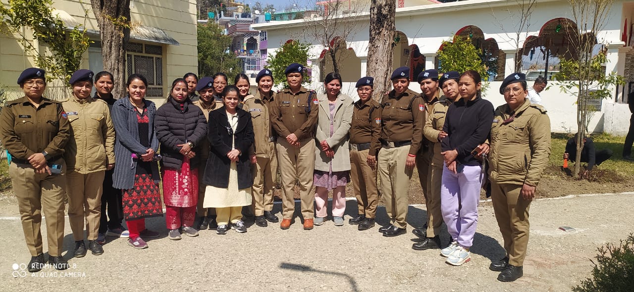 अंतर्राष्ट्रीय महिला दिवस पर पुलिस लाइन चम्पावत में मेडिकल कैंप आयोजित