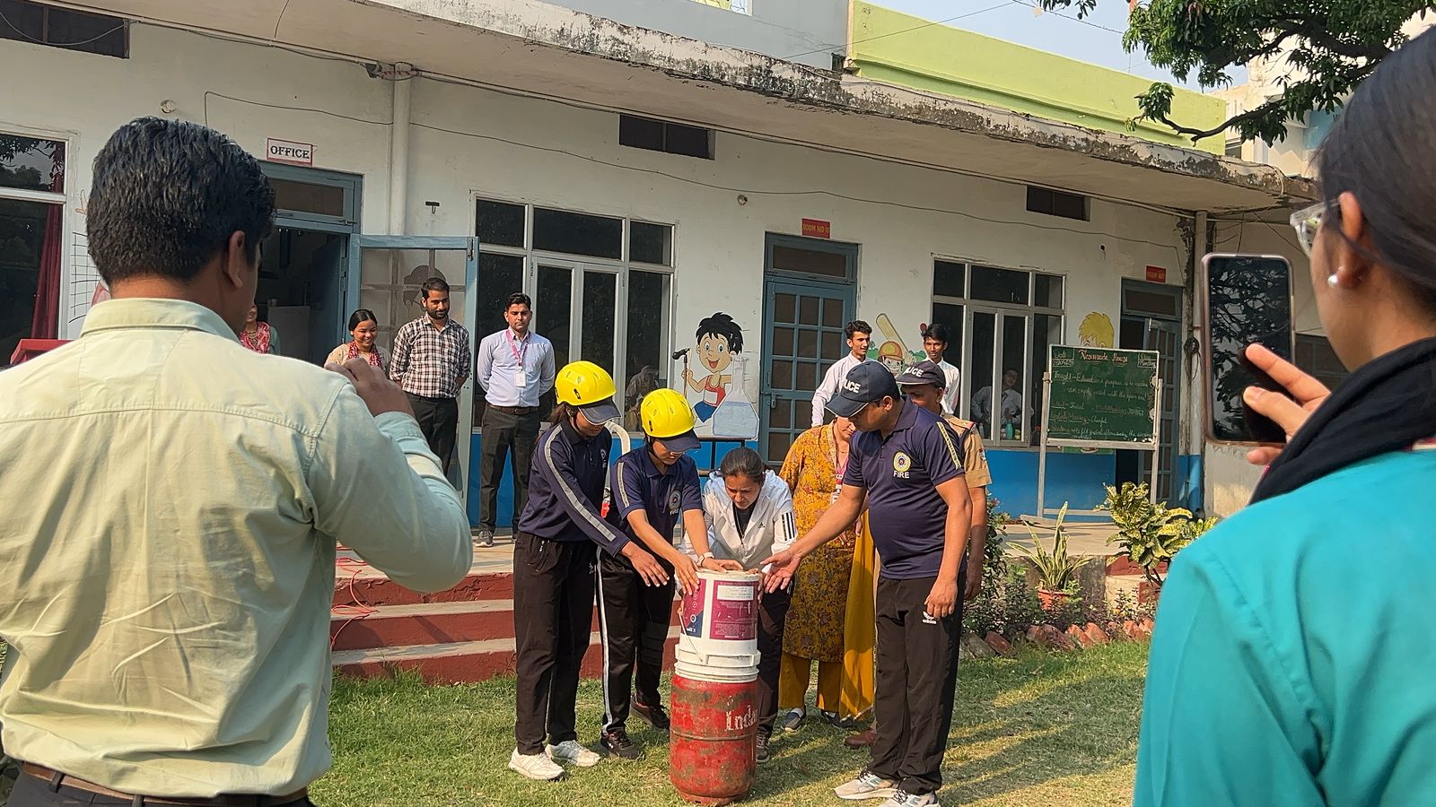 चम्पावत: नन्दा कॉन्वेंट स्कूल के छात्रों को अग्नि सुरक्षा के प्रति किया गया जागरूक, मॉक ड्रिल का आयोजन