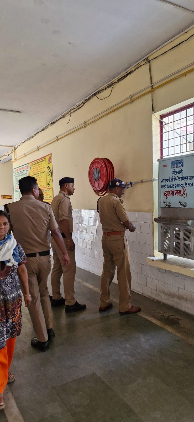 फायर स्टेशन टनकपुर द्वारा उप ज़िला चिकित्सालय का अग्नि सुरक्षा ऑडिट, जनपद में चल रहा एक माह का विशेष अभियान