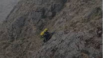 हाईस्कूल छात्र की खाई में मिली लाश, मौत से पहले दोस्त को भेजी थी लोकेशन: आत्महत्या या हत्या?