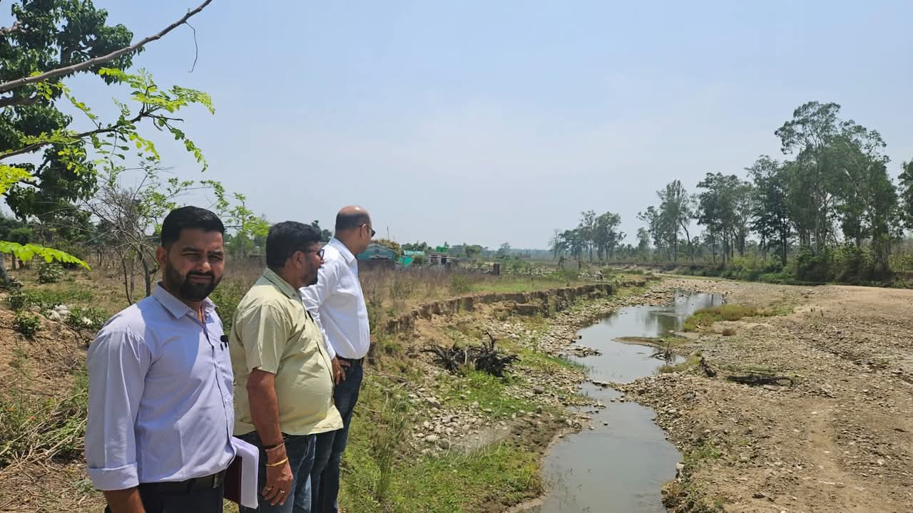 मानसून पूर्व तैयारी: चंपावत के छिनीगोठ क्षेत्र में संभावित बाढ़ स्थलों का निरीक्षण, जल निकासी हेतु त्वरित कार्रवाई शुरू सिंचाई विभाग व सेना की संयुक्त टीम ने लिया स्थल का जायजा