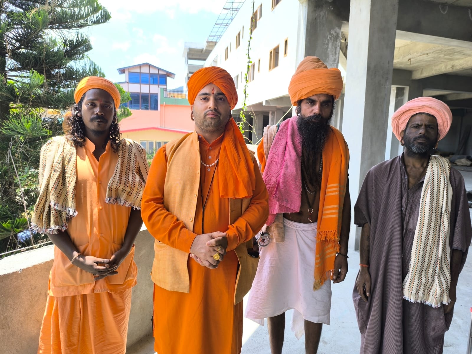 नाथ संप्रदाय के प्रमुख गुरु गोरखनाथ मठ के विकास को लेकर आगे आए श्रद्धालु, मुख्यमंत्री को सौंपा ज्ञापन