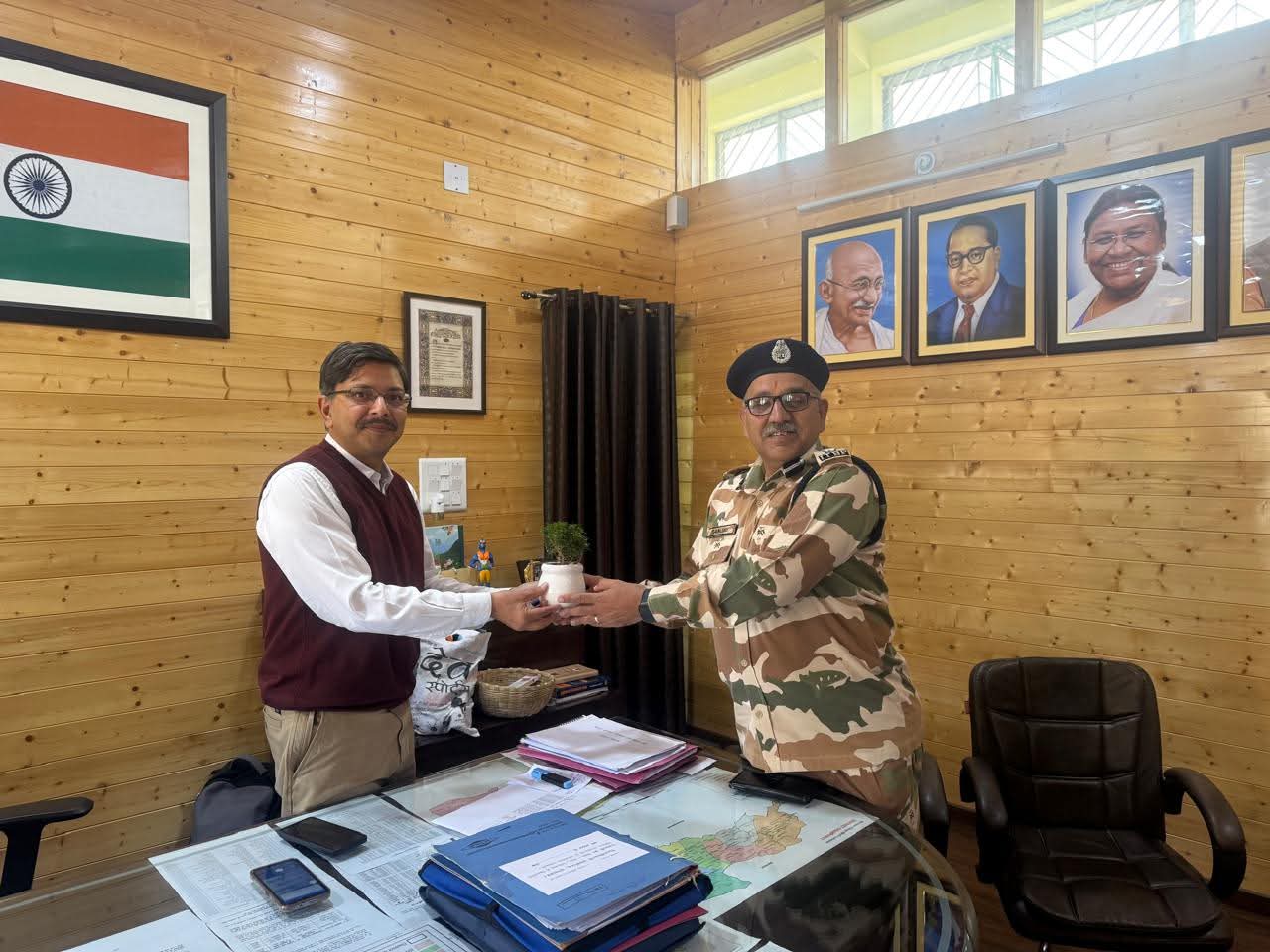 चम्पावत में सुरक्षा को लेकर ITBP अलर्ट मोड में, कमांडेंट ने जिलाधिकारी से की मुलाकात