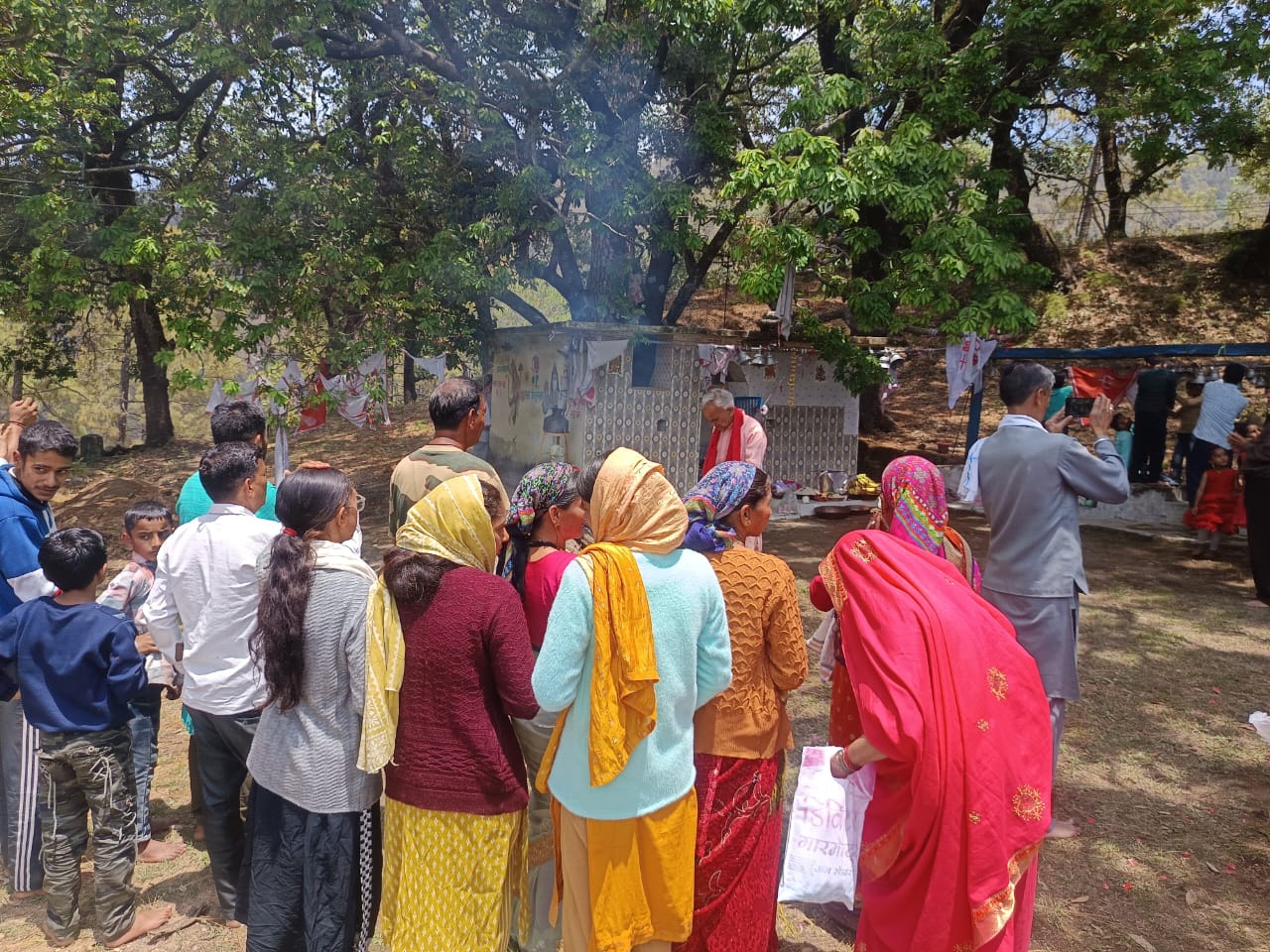बद्रीनाथ के लघुरूप में स्थापित सकल धाम वैष्णवी शक्तिपीठ महर पिनाना में आज धार्मिक अनुष्ठान के साथ खुले कपाट।