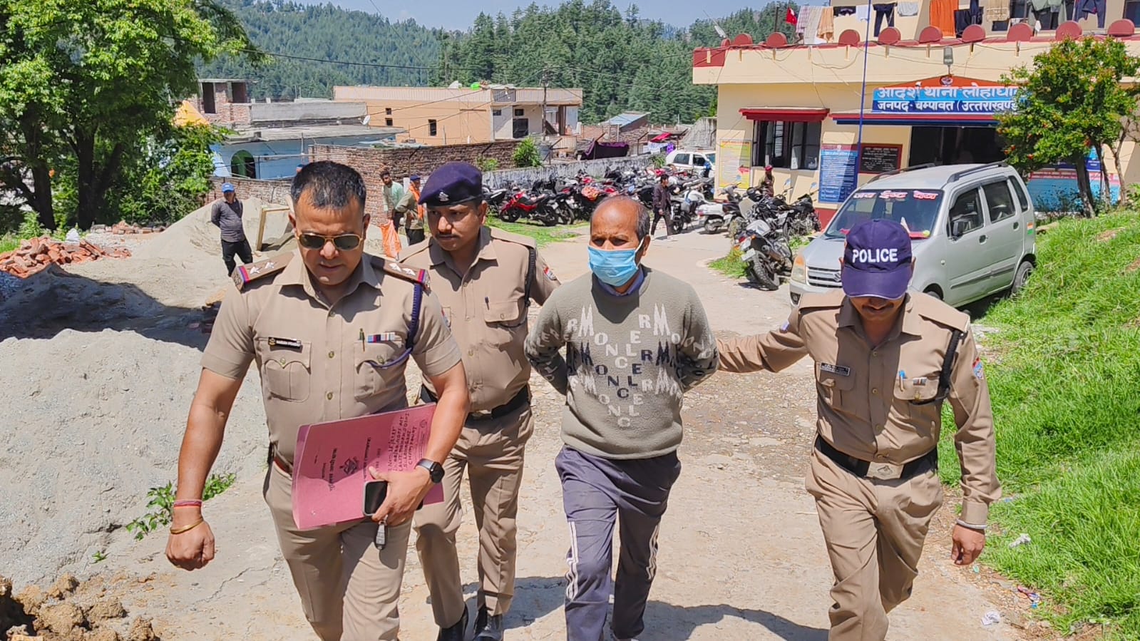 चम्पावत: 1.379 किलो चरस के साथ तस्कर गिरफ्तार, पुलिस की बड़ी कार्रवाई
