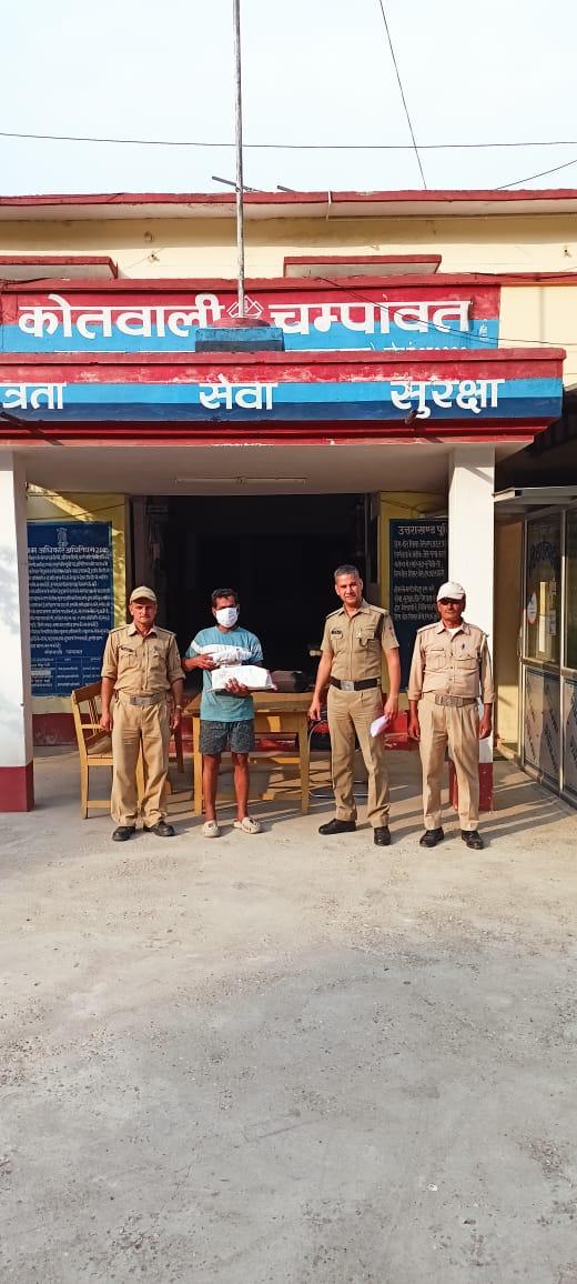 टनकपुर हाईवे पर जोशी भोजनालय में बिक रही थी अवैध शराब,होटल के मालिक को किया गया मालिक गिरफ्तार