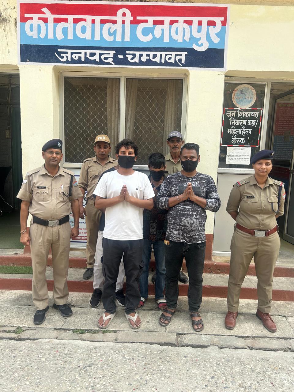 टनकपुर में सार्वजनिक स्थान पर शराब पीकर हुड़दंग मचाना पड़ा भारी, 4 युवकों पर कार्रवाई