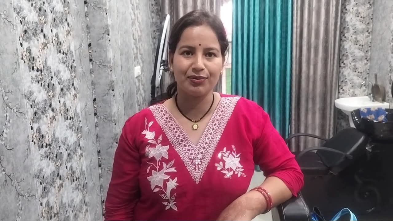 लोहाघाट की भागीरथी फर्त्याल बनीं आत्मनिर्भरता की मिसाल, ग्रामोत्थान परियोजना से मिला सपना साकार करने का अवसर