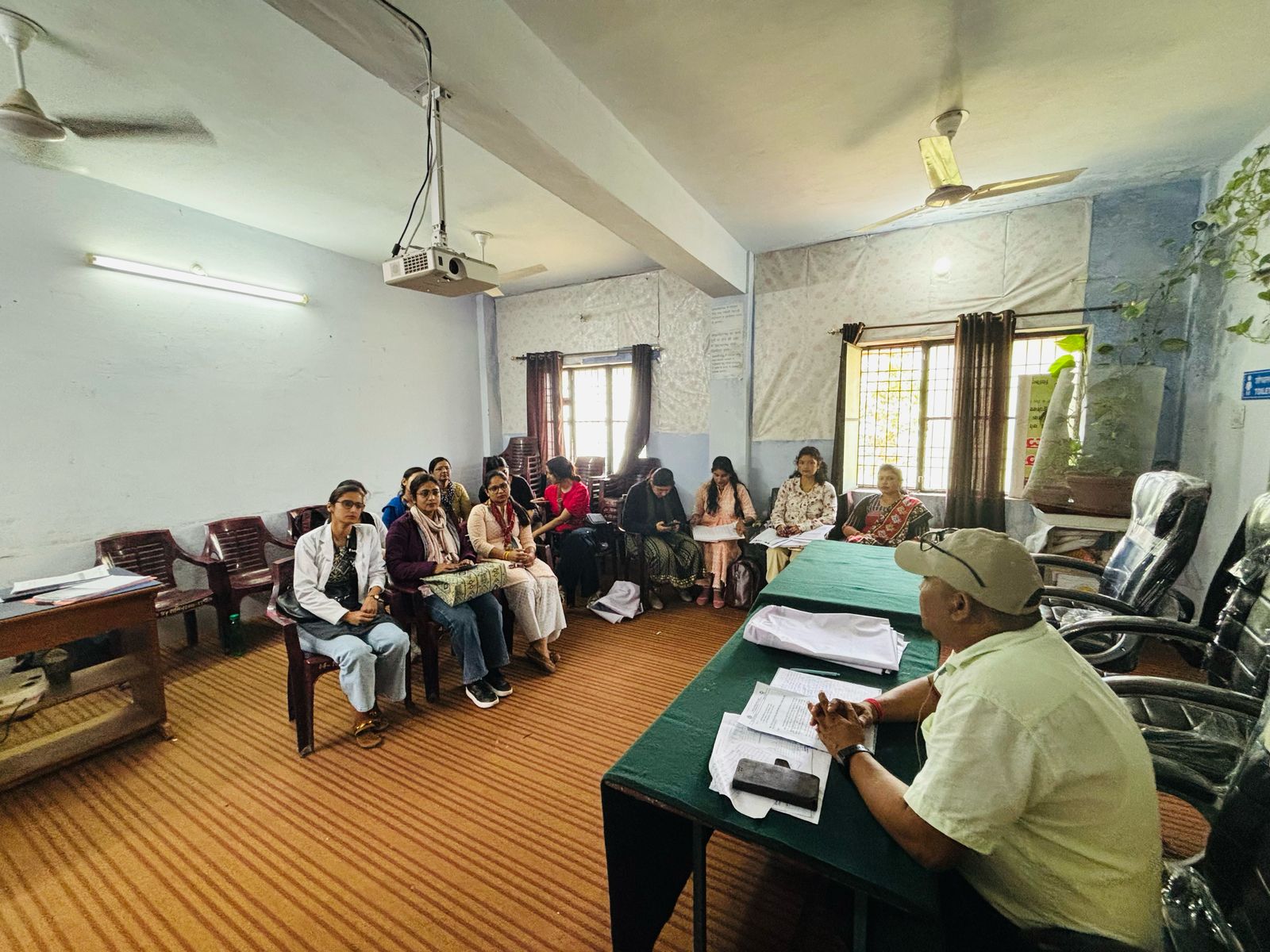 बाराकोट प्राथमिक स्वास्थ्य केंद्र में मासिक समीक्षा बैठक सम्पन्न, विश्व तंबाकू निषेध दिवस के लिए बनी कार्ययोजना