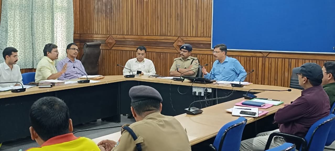 जोड़ मेले से पहले सड़क सुरक्षा को लेकर प्रशासन सख्त, जिलाधिकारी नवनीत पांडे की अध्यक्षता में सड़क सुरक्षा समिति की बैठक सम्पन्न, प्रमुख चौराहों व स्थानों पर CCTV कैमरे लगाकर ई-चालान प्रणाली को सुदृढ़ किया जाएगा