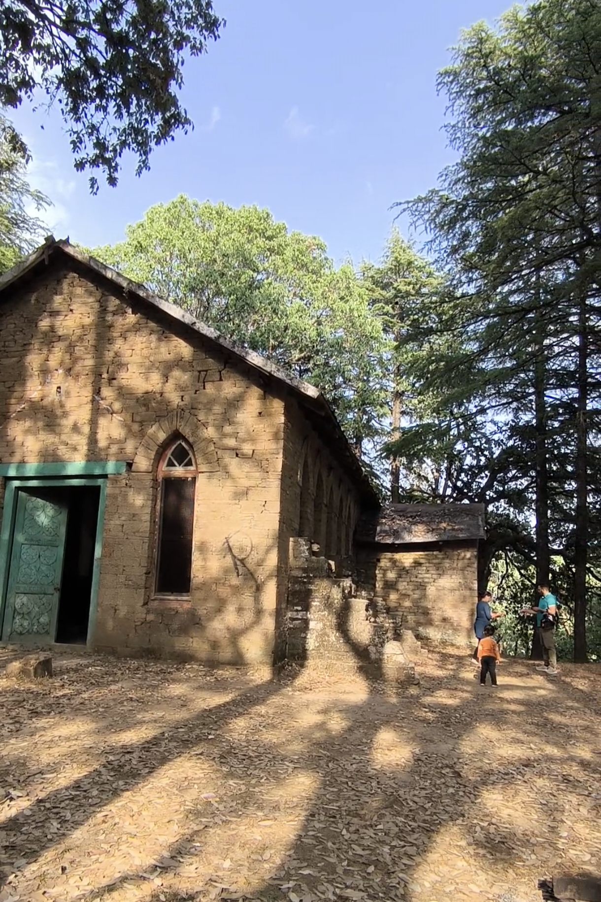 1942 में बना एबट माउंट का ऐतिहासिक चर्च अब मरम्मत के अभाव में जर्जर हालत में, प्रशासन का ध्यान जरूरी, इन दिनों प्रत्येक दिन आ रहे है हजारों पर्यटक