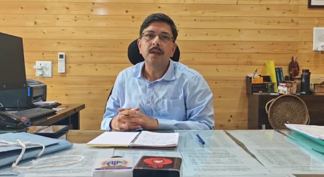 भावनाओं में भीगी विदाई: जिले के कर्मठ डीएम नवनीत पांडे को नम आंखों से दी गई विदाई, 22 माह की सेवा में आमजन से जोड़ा आत्मीय रिश्ता, मॉडल जिला की नींव रखने वाले प्रशासक का सम्मान