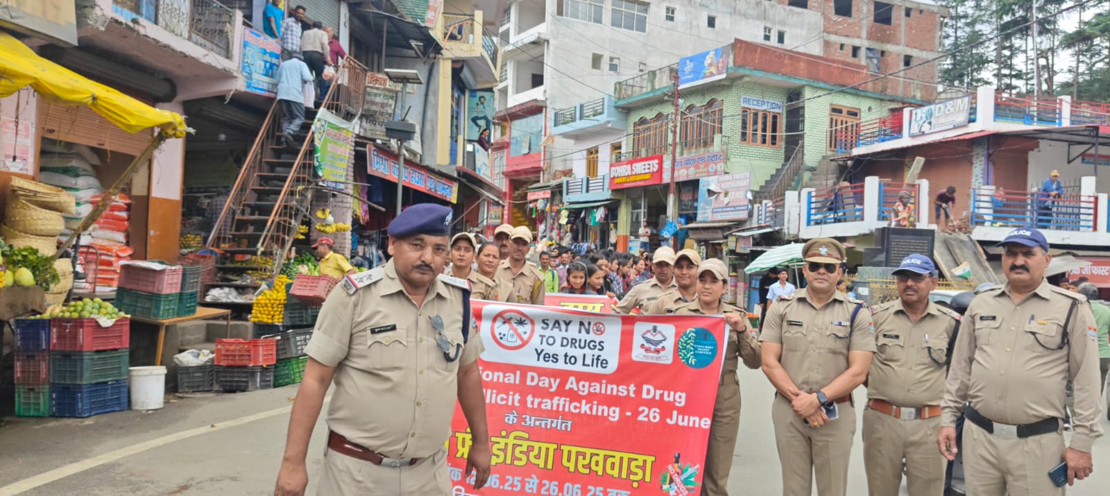 विश्व ड्रग्स निषेध दिवस पर जनपद चंपावत में नशा मुक्ति जनजागरूकता अभियान चलाया गया, पैदल और बाइक रैलियों के माध्यम से जनसमान्य को नशे के दुष्परिणामों की दी जानकारी