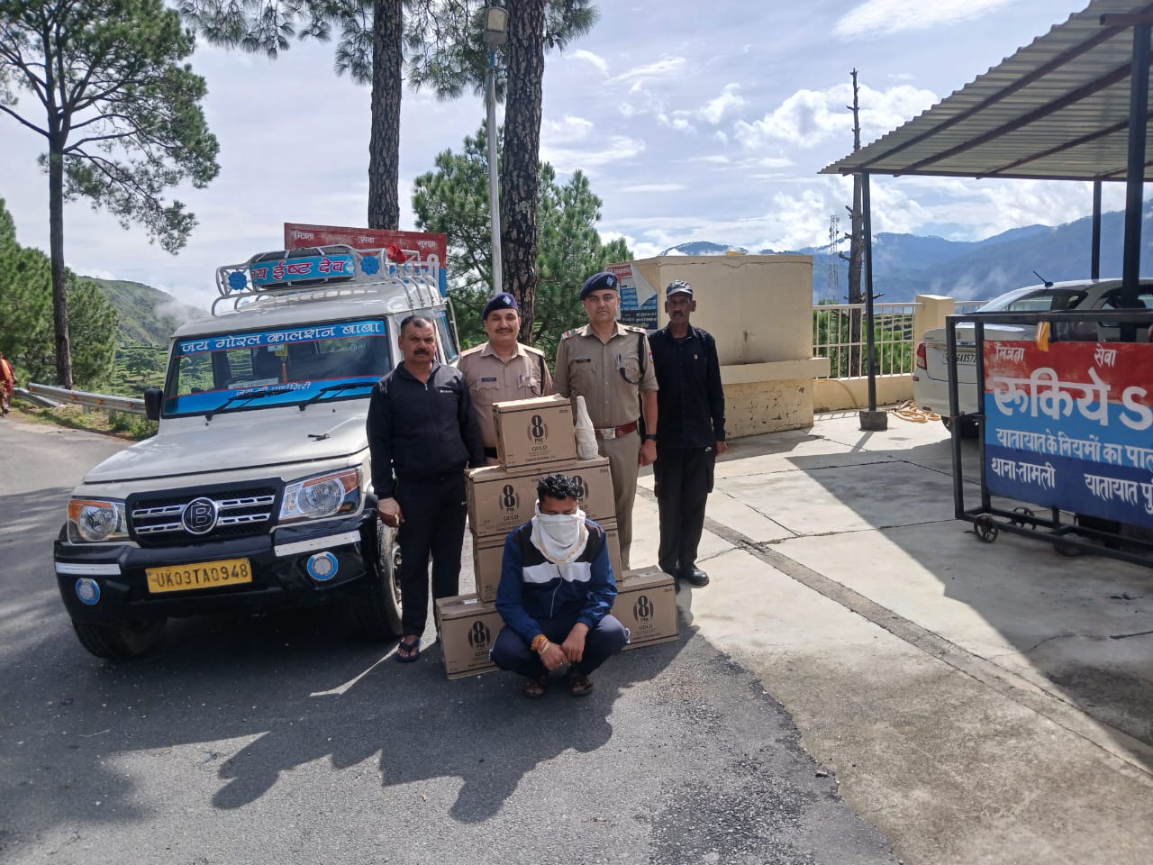 नशामुक्त उत्तराखंड अभियान के तहत थाना तामली पुलिस की बड़ी कार्रवाई -  अंग्रेजी शराब की 94 बोतलों के साथ तस्कर गिरफ्तार