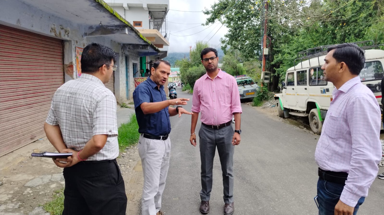 माननीय मुख्यमंत्री के निर्देशों पर चंपावत नगर क्षेत्र की सड़कों का निरीक्षण, गड्ढा मुक्त सड़कों और सुरक्षा मानकों के पालन के निर्देश