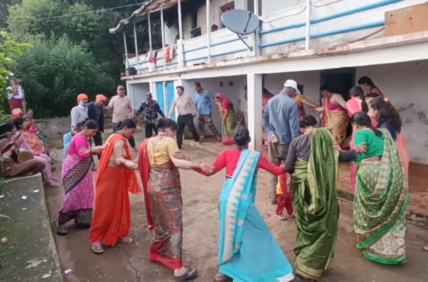 गंगोलीहाट क्षेत्र में आठों पर्व की धूम, महिलाओं ने किया व्रत, पुरुषों ने गाए पारंपरिक गीत