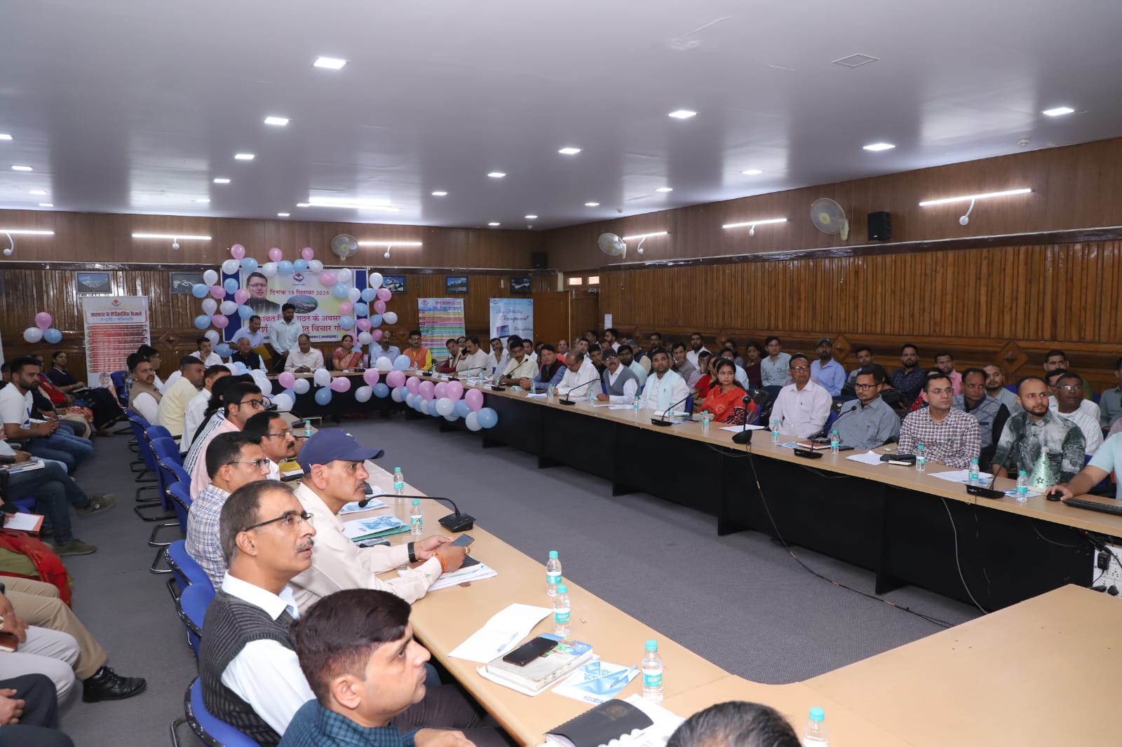 विशेषज्ञों की राय में चंपावत जिले में ऐसा चुंबकीय आकर्षण पैदा हो रहा है जहां देश के लोग इस ओर खींचते चले आएंगे चंपावत जिले कि स्थापना दिवस के अवसर पर सभी लोगों ने जिले को नया रूप - स्वरूप देने का लिया संकल्प ।