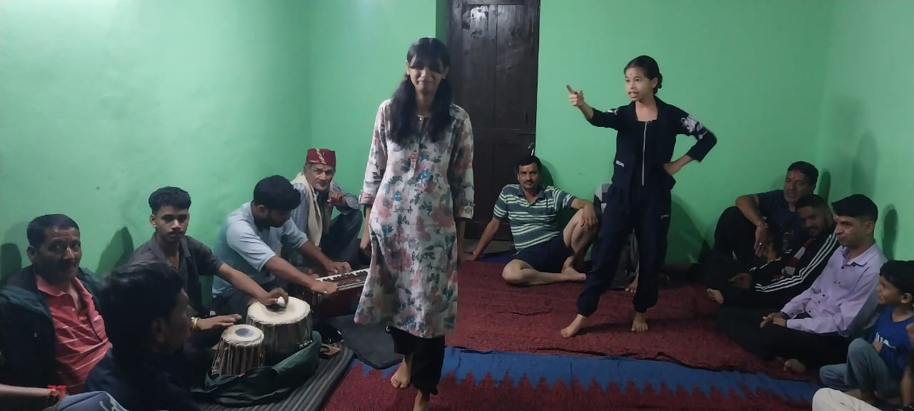 गंगोलीहाट महाकाली मंदिर में नवरात्रि रामलीला मंचन की तैयारियाँ अंतिम चरण में
