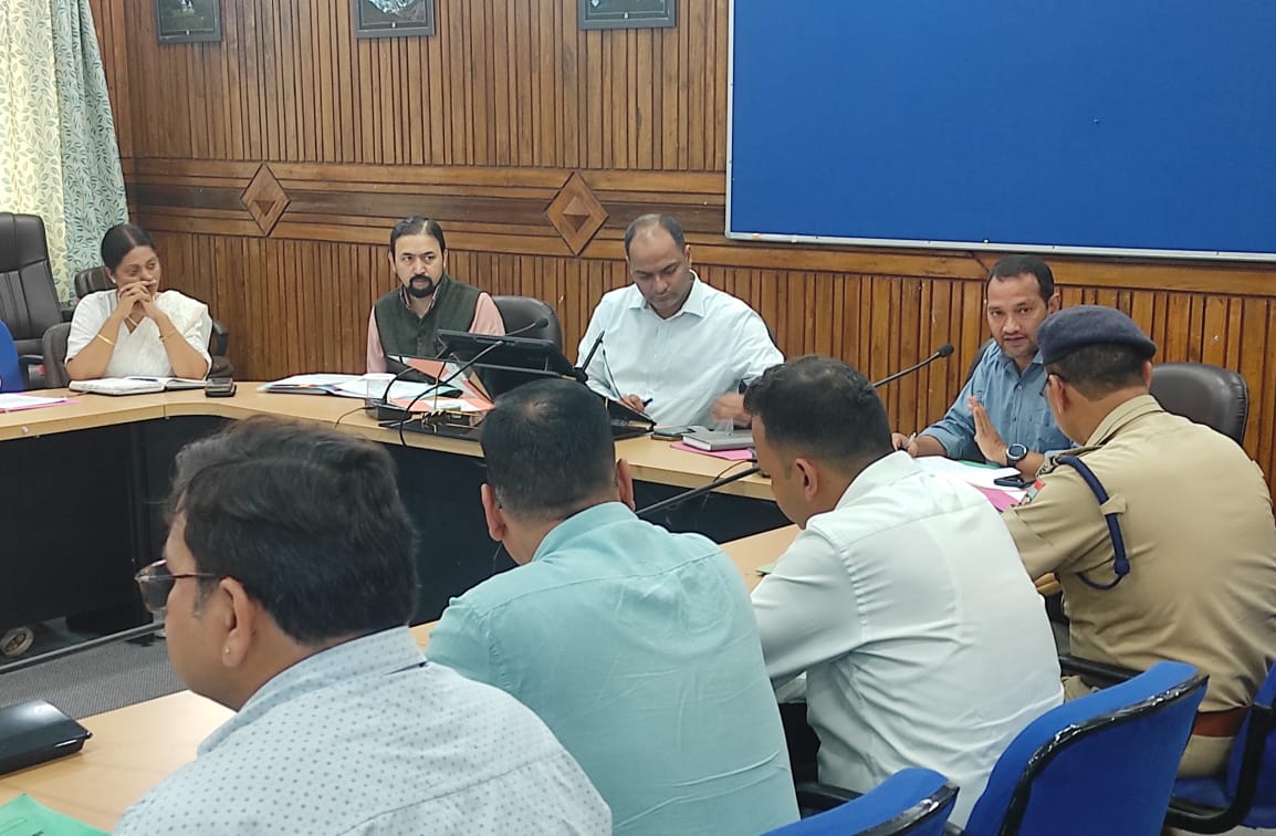 यूकेएसएससी की परीक्षा केंद्रों में ऐसी व्यवस्था की गई है कि यहां परिंदा भी पर नहीं मार सकता, यह परीक्षार्थियों की ही परीक्षा नहीं बल्कि हमारी भी परीक्षा है, कि हम उसे कितने पवित्र एवं पारदर्शी वातावरण में करा सकते हैं संपन्न- जिलाधिकारी।