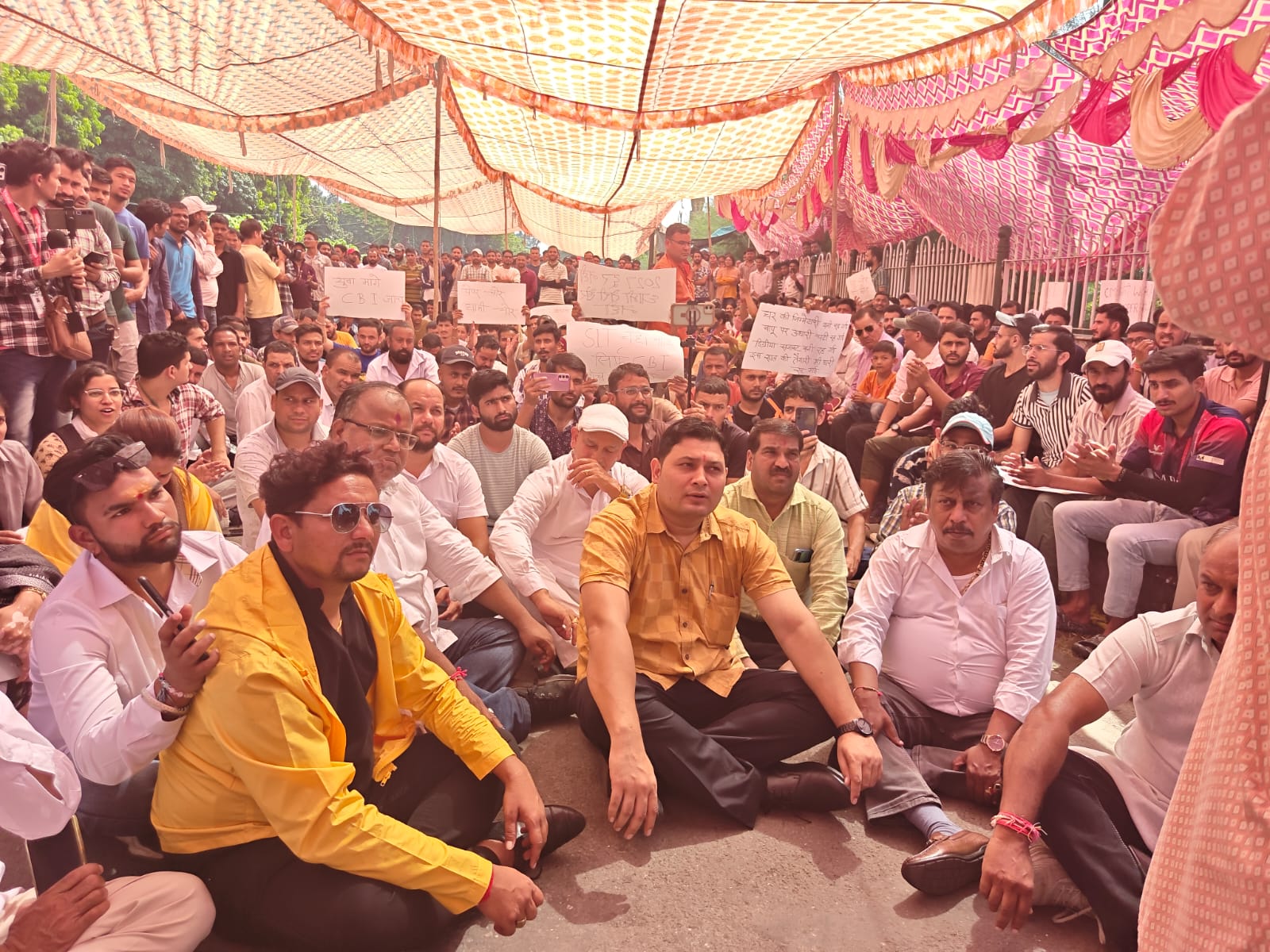 भर्ती घोटाले और पेपर लीक मामलों में कांग्रेस का युवाओं को समर्थन