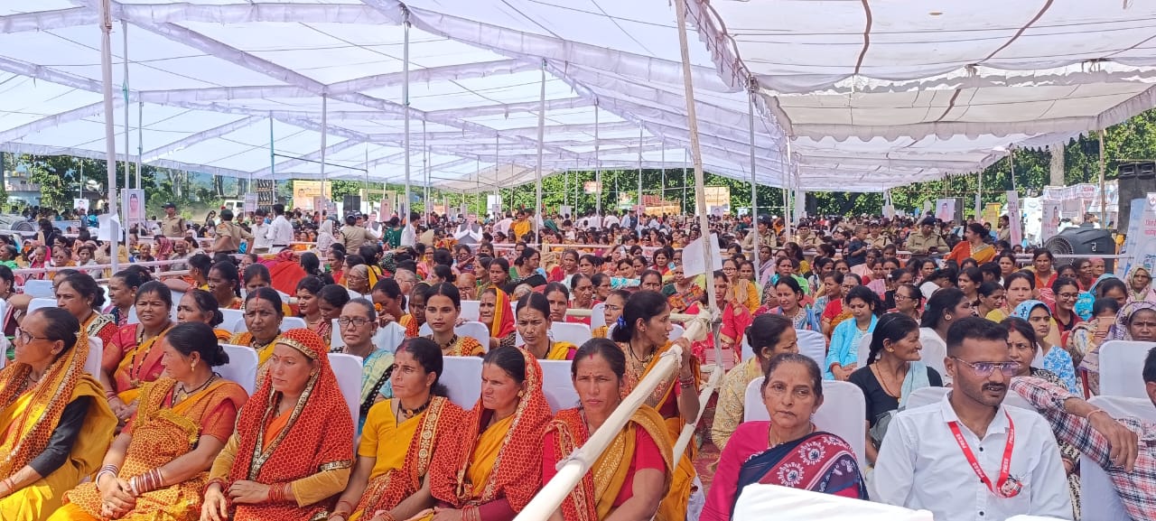 महिलाएं परिवार एवम समाज की होती है रीढ़- मुख्यमंत्री, उत्तराखंड की दिशा और दशा बदले में सक्षम है महिलाएं। टनकपुर के छीनी गोठ  में मनाया गया सशक्त बहना उत्सव
