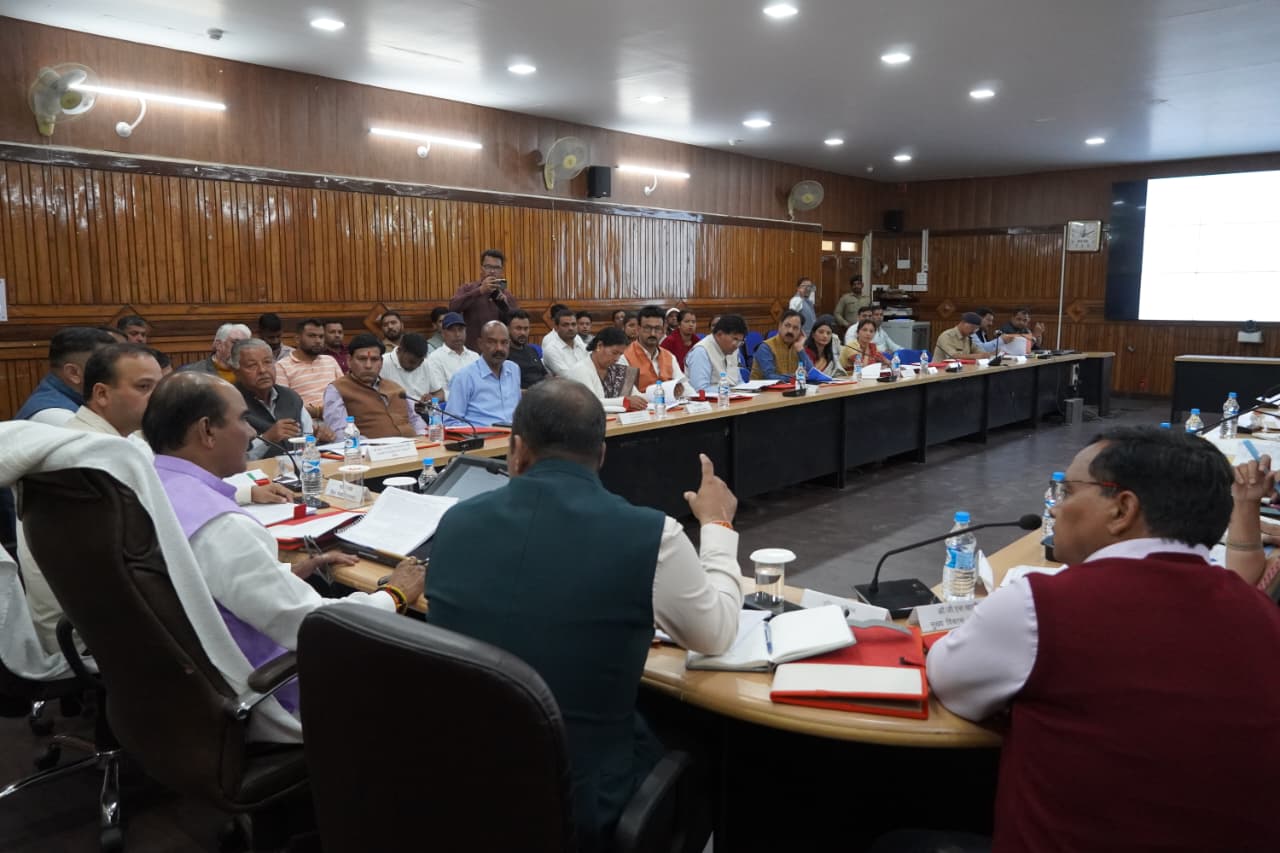 मॉडल जिले में हर कार्य को नई सोच एवं संकल्प के साथ ऐसे क्रियान्वित किया जाए,जिसका प्रतिबिंब जमीन एवं लोगों के चेहरों की मुस्कान में भी दिखाई दे- अजय टम्टा, मोटे अनाजों के उत्पादन में जिले को प्रथम पंक्ति में खड़ा करने के साथ राष्ट्रीय राजमार्ग के  बायपासों का निर्माण एवं स्वाला डेंजर जोन में वैकल्पिक मार्ग भी शीघ्र किया जाए तलाश।