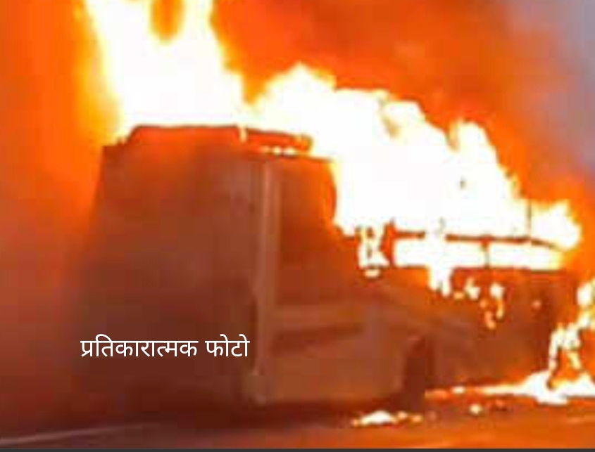 भीषण बस हादसा: नींद में जल उठे सपने, 20 से ज्यादा यात्रियों की बस में जलने से मौत की आशंका