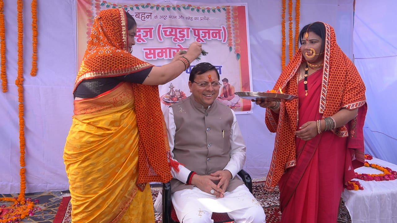500 करोड़ रुपए लागत की लैंड पोर्ट परियोजना सीमावर्ती क्षेत्रों के समग्र विकास, रोजगार को नए आयाम देने के साथ भारत- नेपाल के रोटी, बेटी के रिश्तों के बीच घोलेगी और मिठास,   मुख्यमंत्री पुष्कर सिंह धामी ने बनबसा स्थित गुदमी क्षेत्र में स्थापित किए जाने वाले आधुनिक लैंड पोर्ट परियोजना स्थल का किया निरीक्षण।
