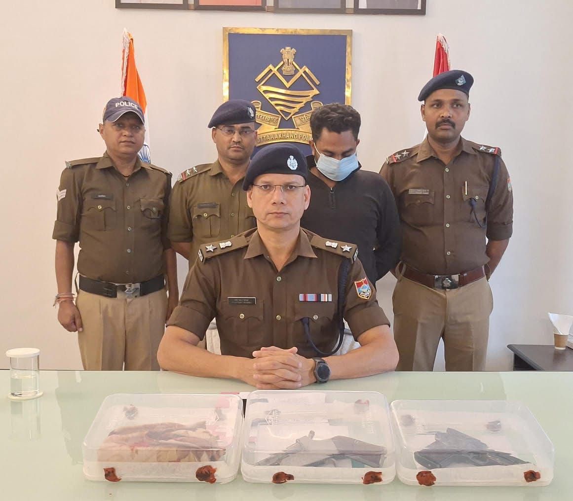 आईटीआई पुलिस की बड़ी कार्रवाई - असलहों के जखीरे के साथ एक गिरफ्तार, एक फरार