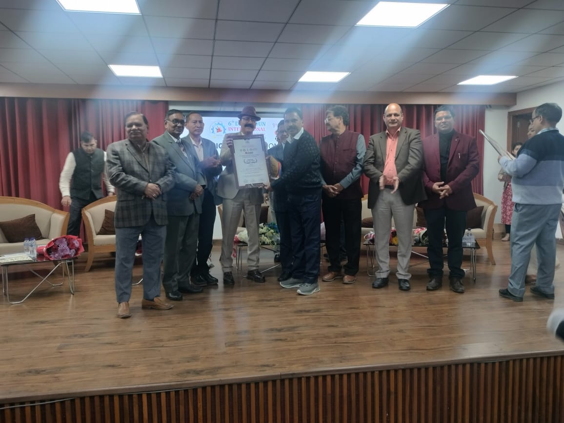 स्वामी विवेकानंद राजकीय स्नातकोत्तर महाविद्यालय लोहाघाट के भौतिक विज्ञान विभागाध्यक्ष डॉ. एस. पी. सिंह को मिला टीचर ऑफ द ईयर 2025 पुरस्कार
