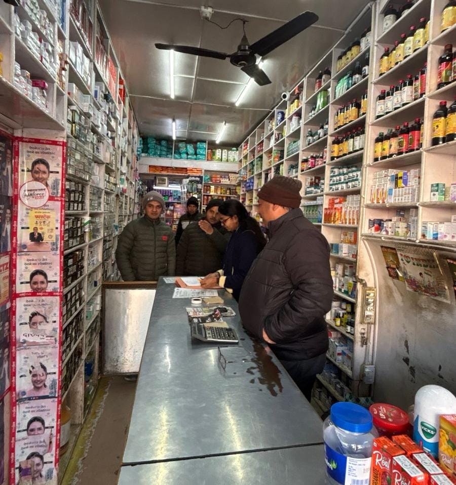 नशा मुक्त उत्तराखंड एवं स्पूरियस दवाओं की रोकथाम अभियान के तहत लोहाघाट क्षेत्र में मेडिकल स्टोरों का निरीक्षण