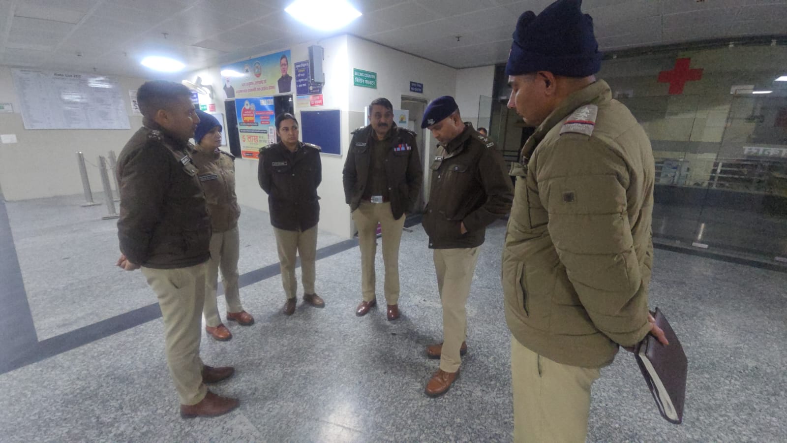 सख्त शासन, सख्त कार्रवाई: मुख्यमंत्री के निर्देश पर दून पुलिस का बड़ा ऑपरेशन, जंगल से खंडर फैक्ट्री तक मुठभेड़, गोली लगने के बाद दबोचे गए हत्याकांड के दो शूटर बदमाश।