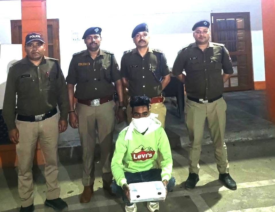 उत्तराखंड पुलिस की बड़ी कार्रवाई, अवैध हथियार के साथ 24 वर्षीय युवक दबोचा, 315 बोर तमंचा और कारतूस के साथ गिरफ्तार।