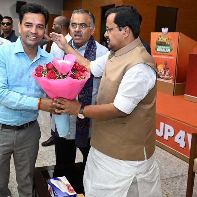 गंगोलीहाट सुरक्षित सीट पर तेज हुई सियासत: एडवोकेट सुरेंद्र कुमार ने दिल्ली में पेश की मजबूत दावेदारी।