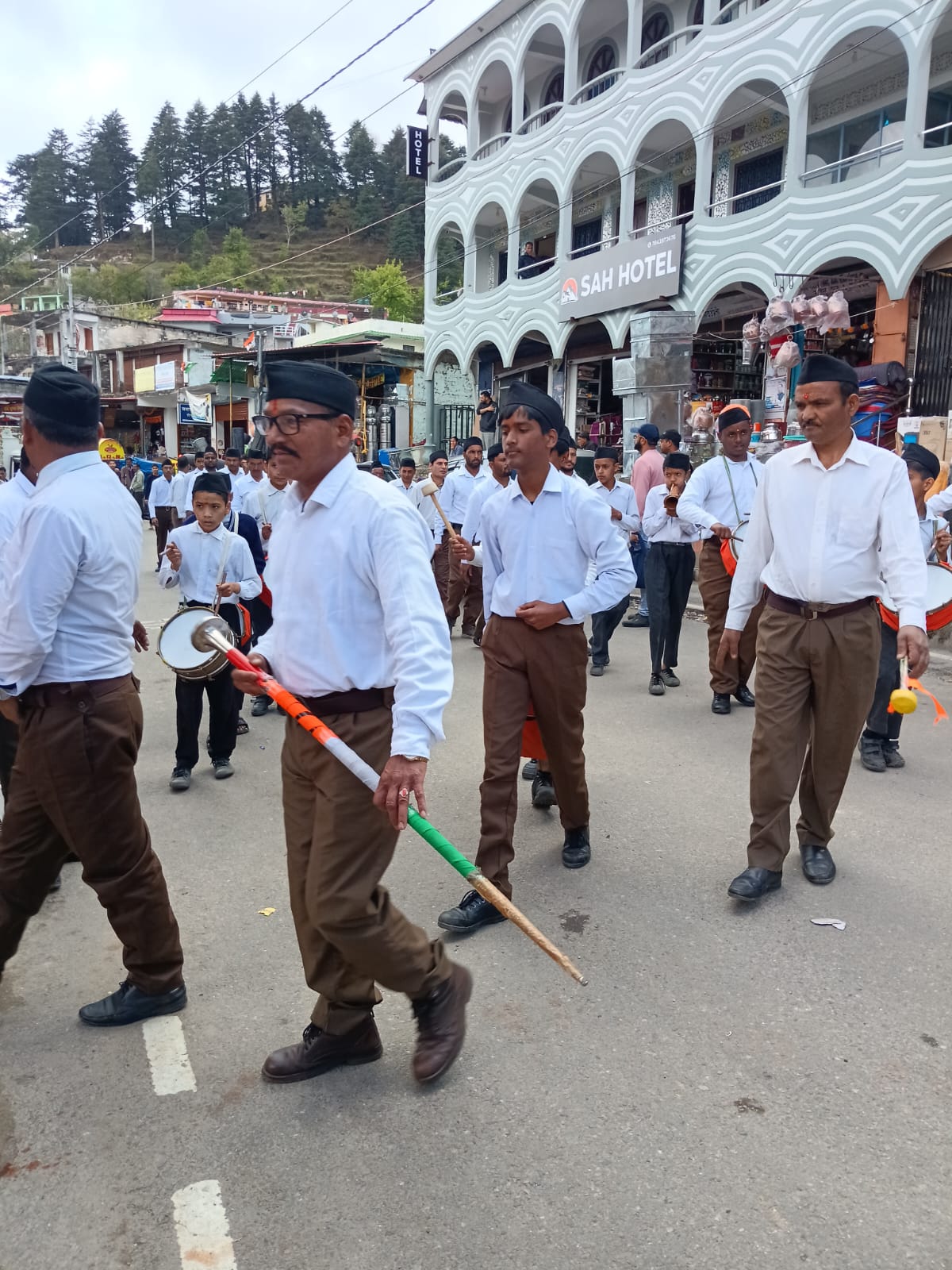 ब्रेकिंग न्यूज़: गंगोलीहाट में गूंजा भारत माता की जय, RSS का भव्य पथ संचलन