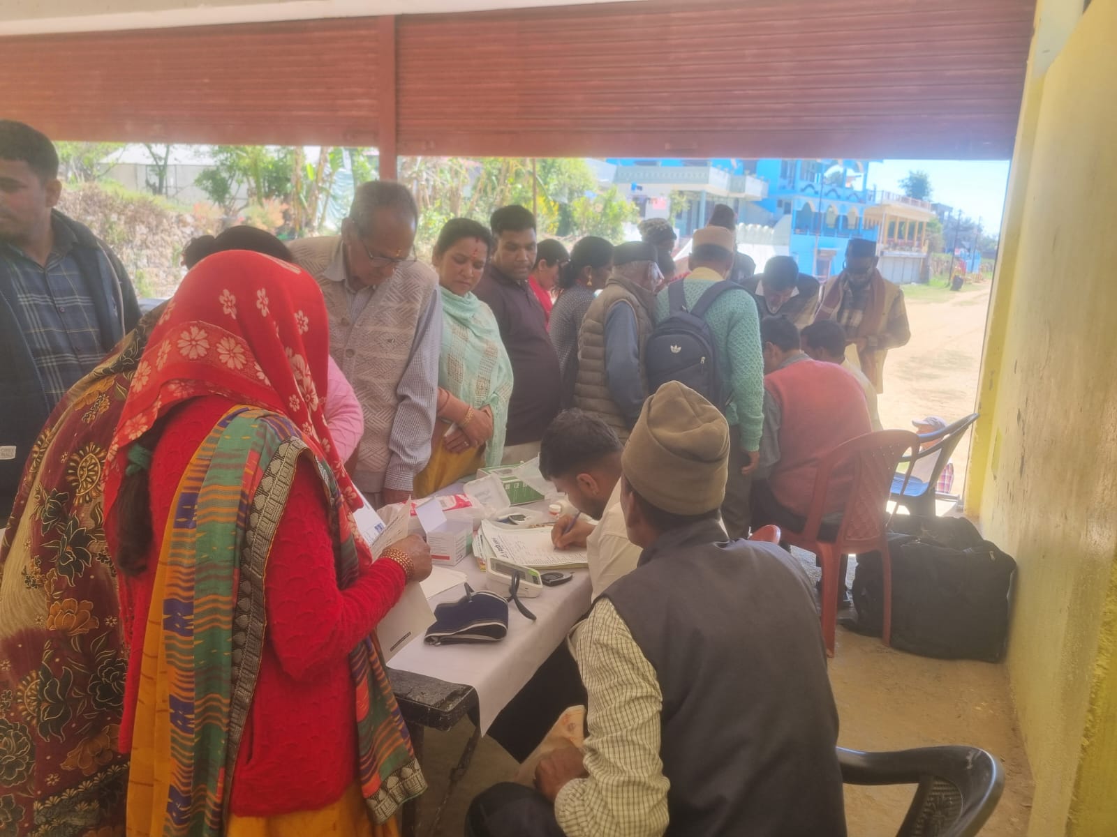 गंगोलीहाट में लगा विशाल मल्टीस्पेशलिटी चिकित्सा शिविर, 400 से अधिक मरीजों का हुआ परीक्षण।