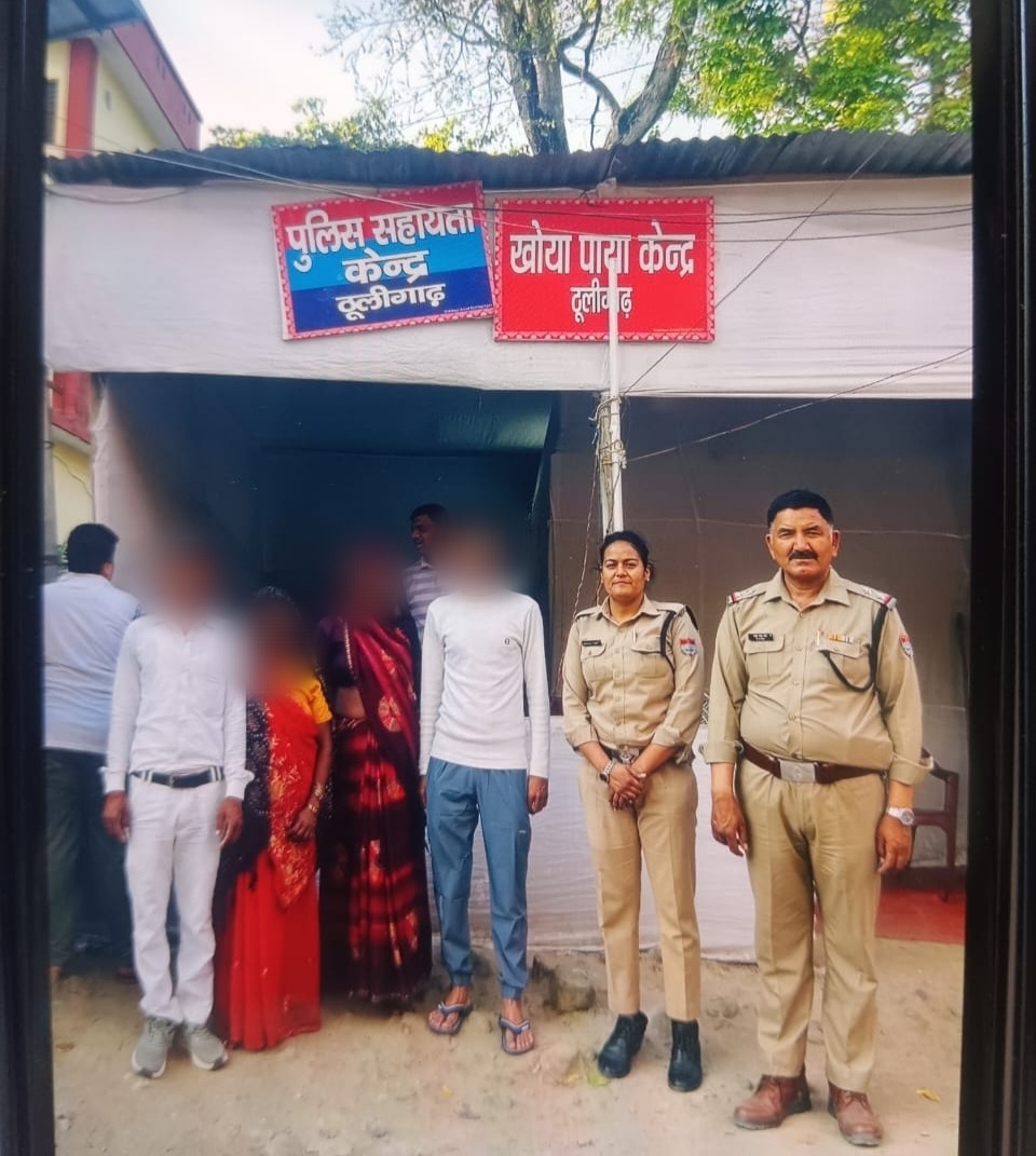 बिछड़ी हुई दो बुजुर्ग महिलाओं को चंपावत पुलिस ने सकुशल परिजनों से मिलाया।