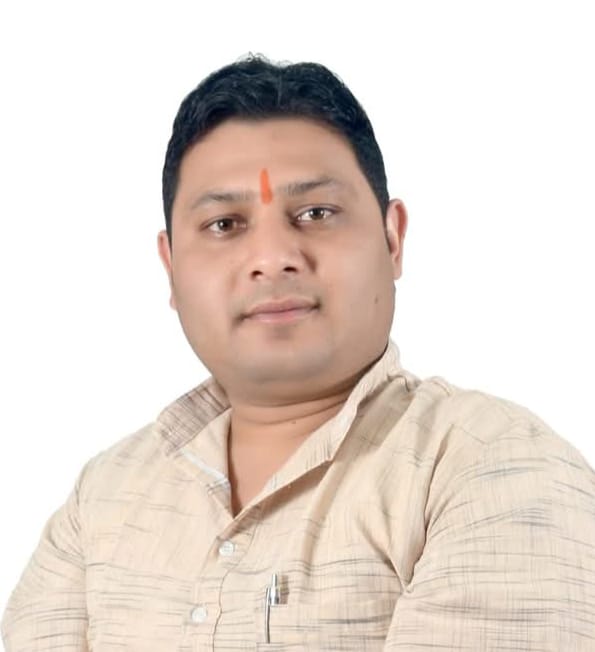 देवभूमि का अपमान बर्दाश्त नहीं: गायक के अभद्र बोलों पर चम्पावत में फूटा आक्रोश,  कांग्रेस सचिव आनंद मेहरा ने जताई कड़ी नाराजगी, बोले-संस्कृति से खिलवाड़ करने वालों पर हो सख्त कार्रवाई।
