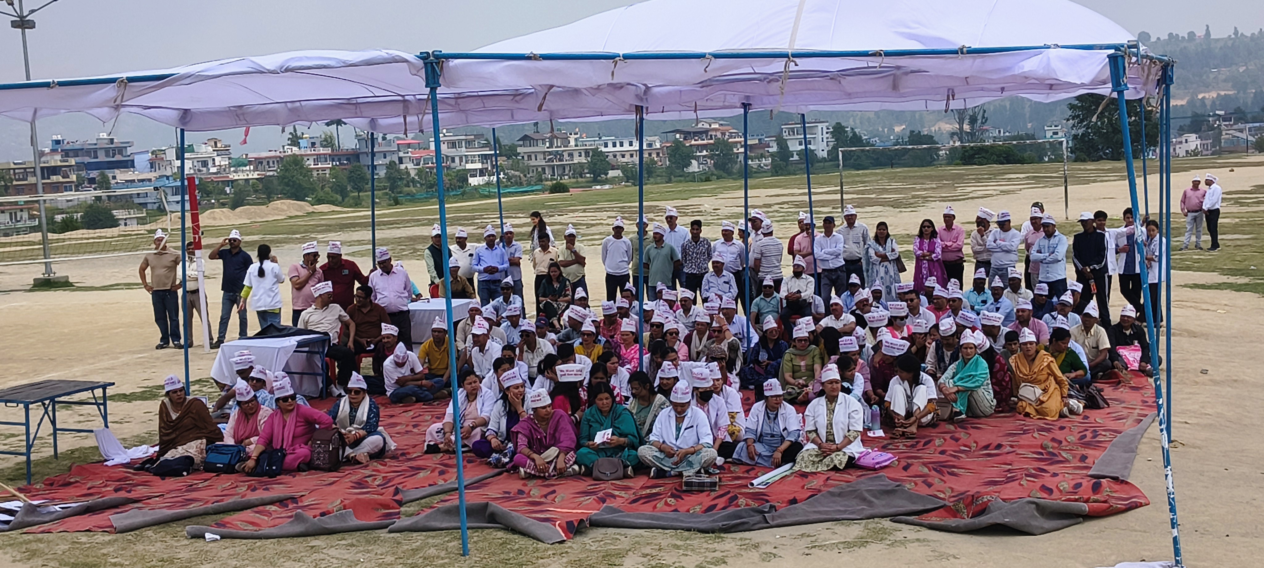 चम्पावत में पुरानी पेंशन की गूंज: 54 विभागों के हजारों कर्मचारियों का शक्ति प्रदर्शन, उक्रांद ने दिया खुला समर्थन।