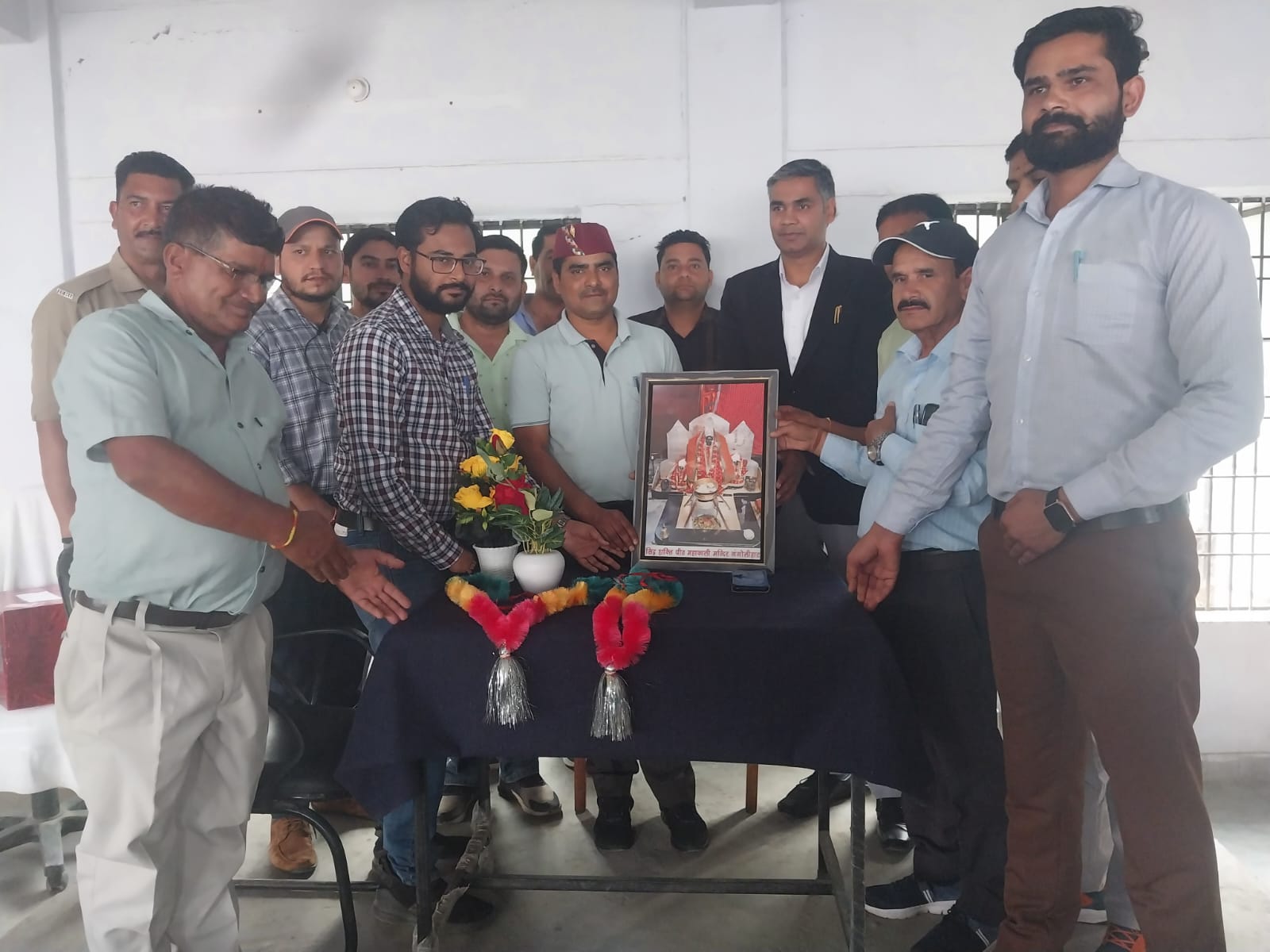 गंगोलीहाट में उप जिलाधिकारी यशवीर सिंह को भावभीनी विदाई, तीन वर्षों की सेवाओं को किया गया याद।