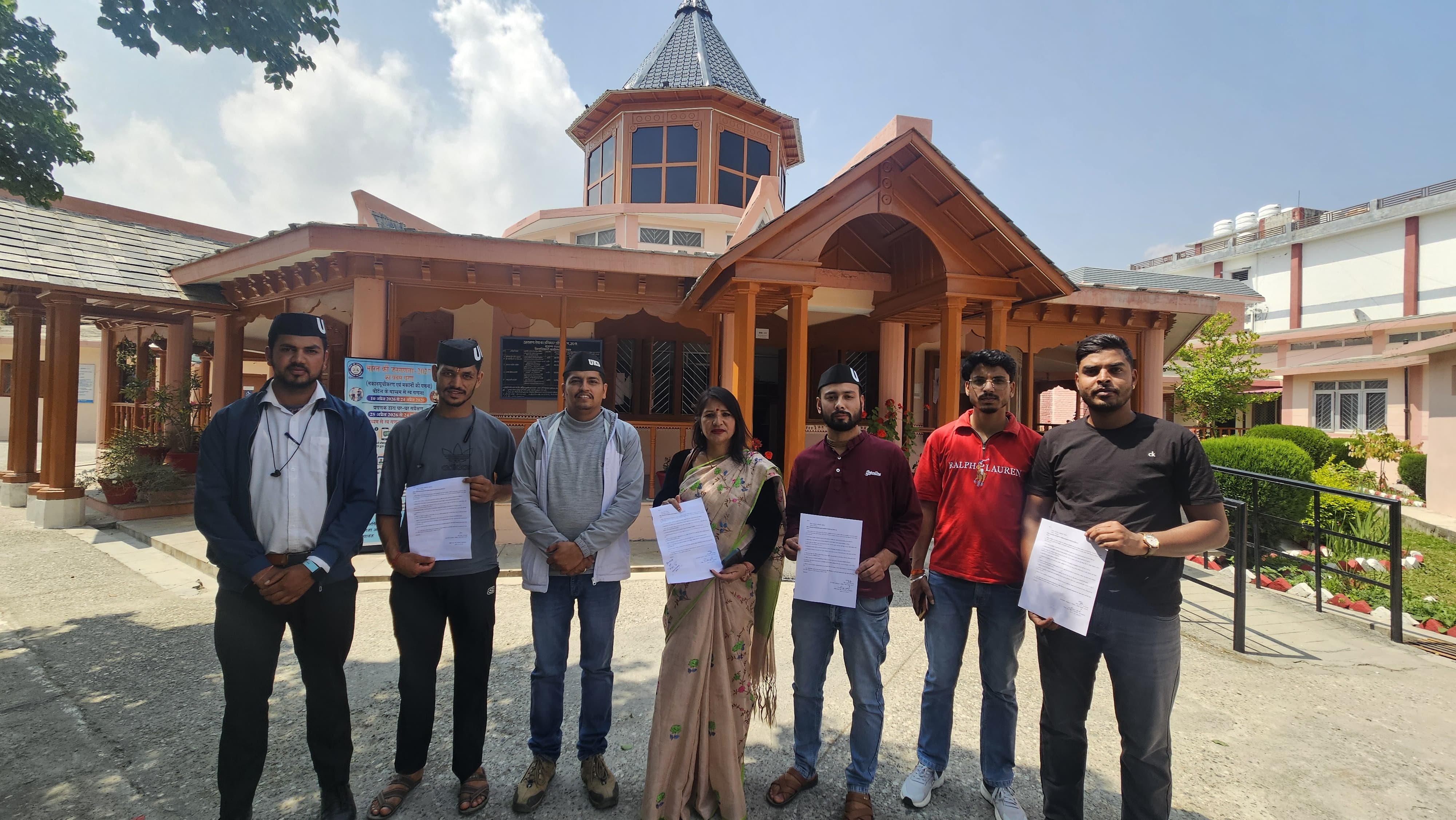 आंगनबाड़ी बहनों के हक के लिए उक्रांद ने बुलंद की आवाज, 9 सूत्रीय मांगों को लेकर डीएम को सौंपा ज्ञापन