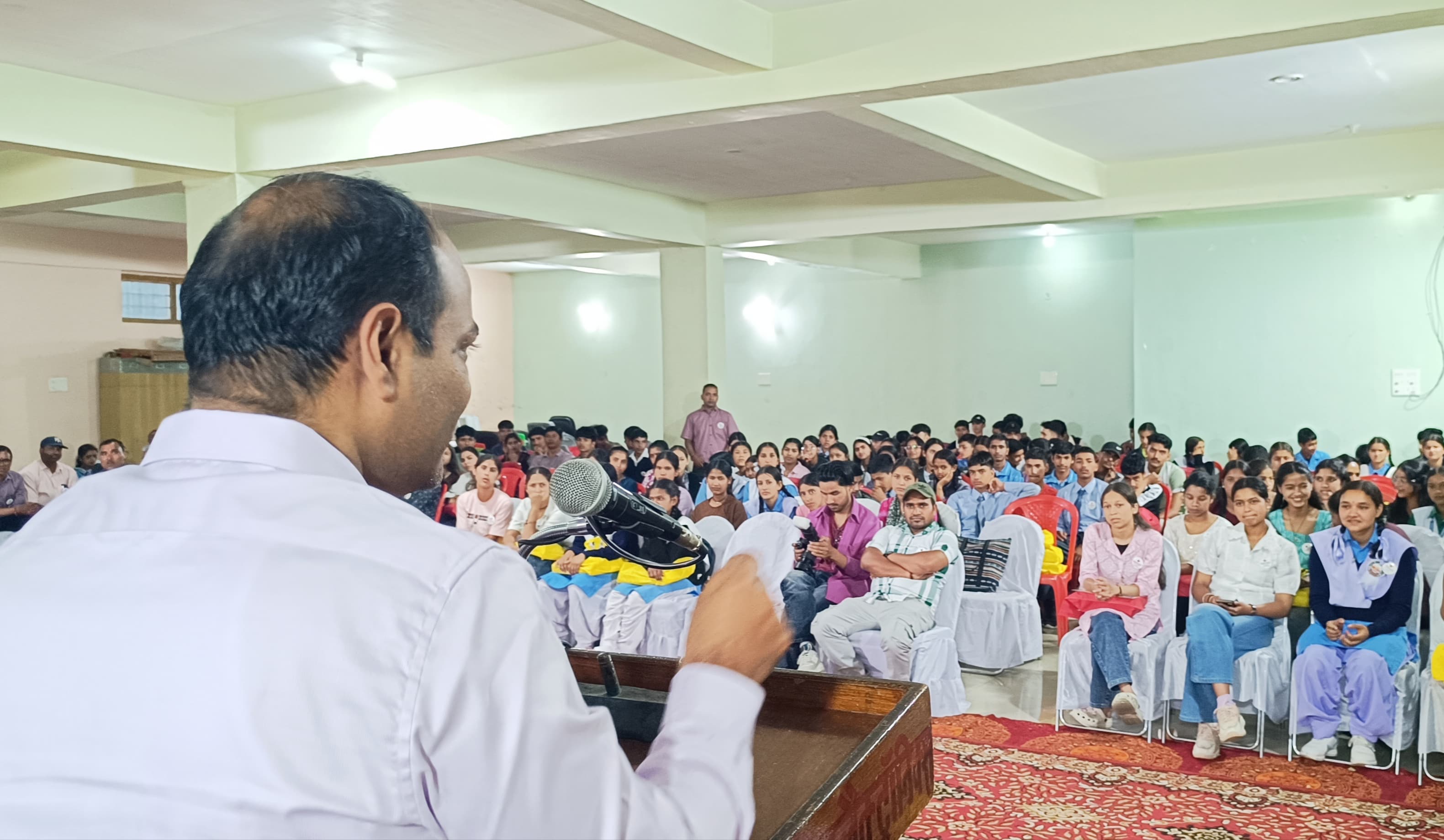 लडवाल फाउंडेशन द्वारा चम्पावत के मेधावी छात्र-छात्राएं सम्मानित, जिलाधिकारी ने बढ़ाया हौसला।