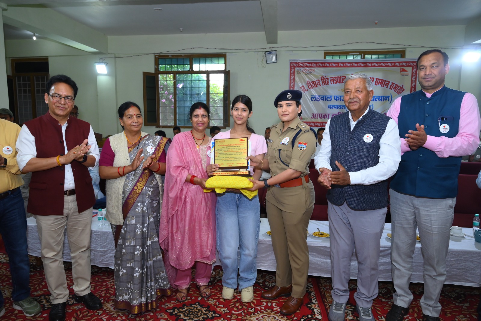 लडवाल फाउंडेशन ने मेधावियों पर बरसाया सम्मान, जिले की प्रतिभाओं को मिला उड़ान का हौसला, बोर्ड परीक्षाओं में उत्कृष्ट प्रदर्शन करने वाले छात्र-छात्राओं को नकद पुरस्कार व सम्मान, डीएम बोले सफलता का कोई शॉर्टकट नहीं।