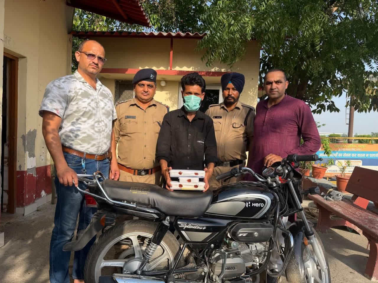 STF और थाना पुलभट्टा पुलिस के साथ संयुक्त कार्यवाही करते हुए एक अभियुक्त को 129 ग्राम हीरोइन के  साथ किया गिरप्तार।