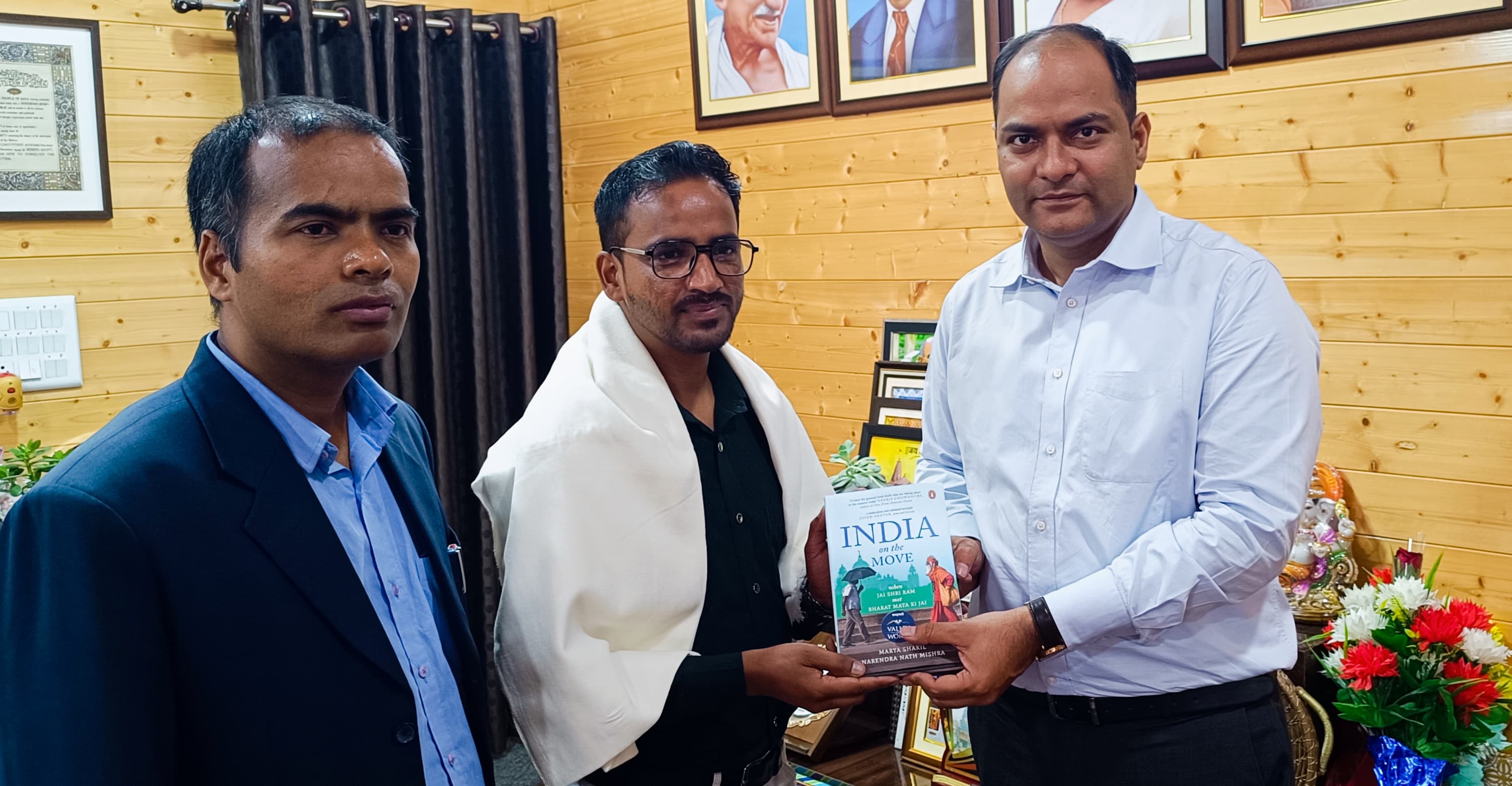 लोहाघाट के राकेश ने रचा सफलता का नया इतिहास, उप शिक्षा अधिकारी बन बढ़ाया चम्पावत का मान, साधारण परिवार से निकलकर हासिल की बड़ी सफलता, डीएम मनीष कुमार ने किया सम्मानित; युवाओं के लिए बने प्रेरणास्रोत।