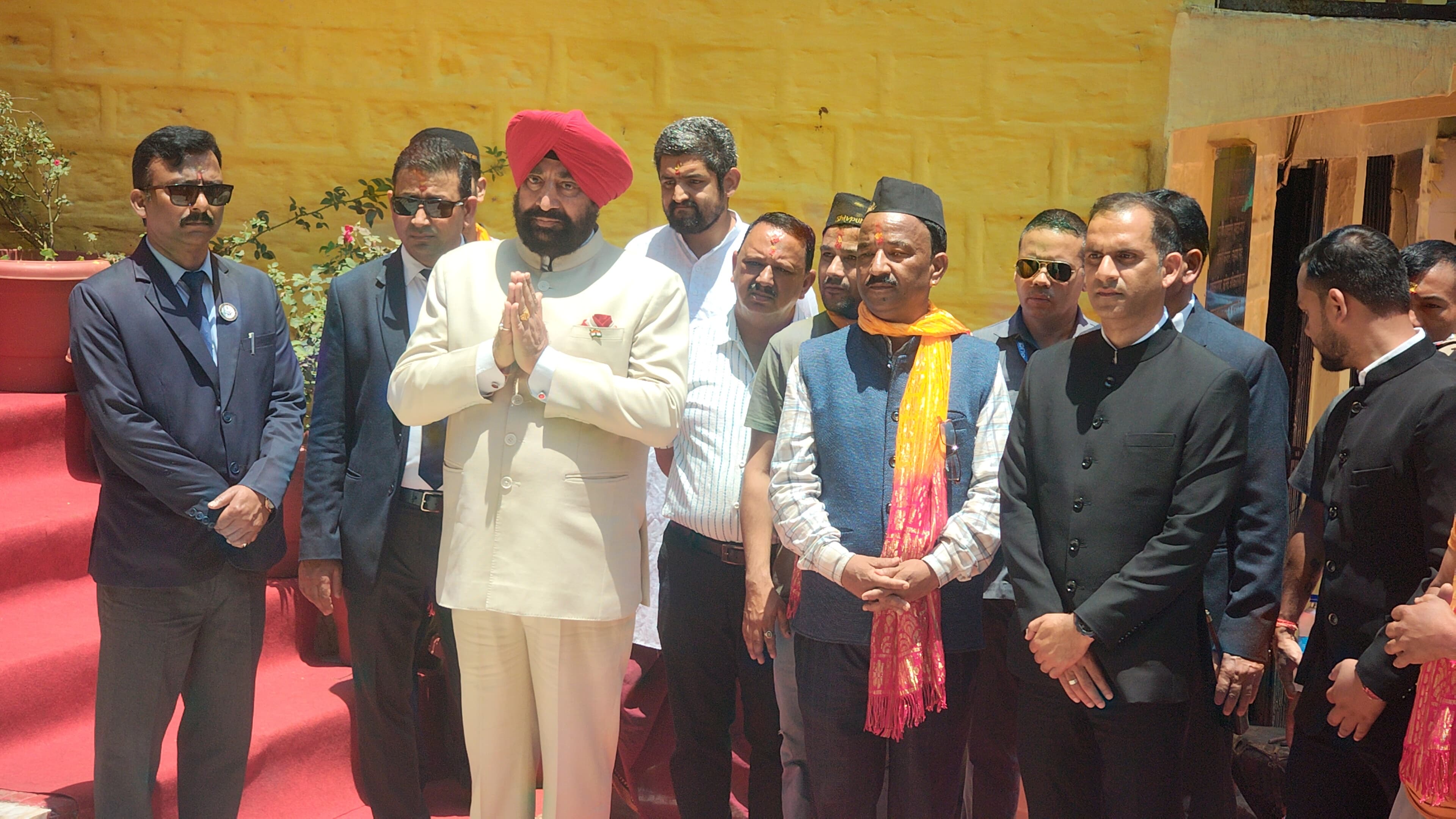 उत्तराखंड की आध्यात्मिक विरासत विश्व को आकर्षित कर रही है: राज्यपाल, मां हाट कालिका के दर्शन कर भावुक हुए राज्यपाल, बोले जय मां कालिका रही है सैनिकों की प्रेरणा।