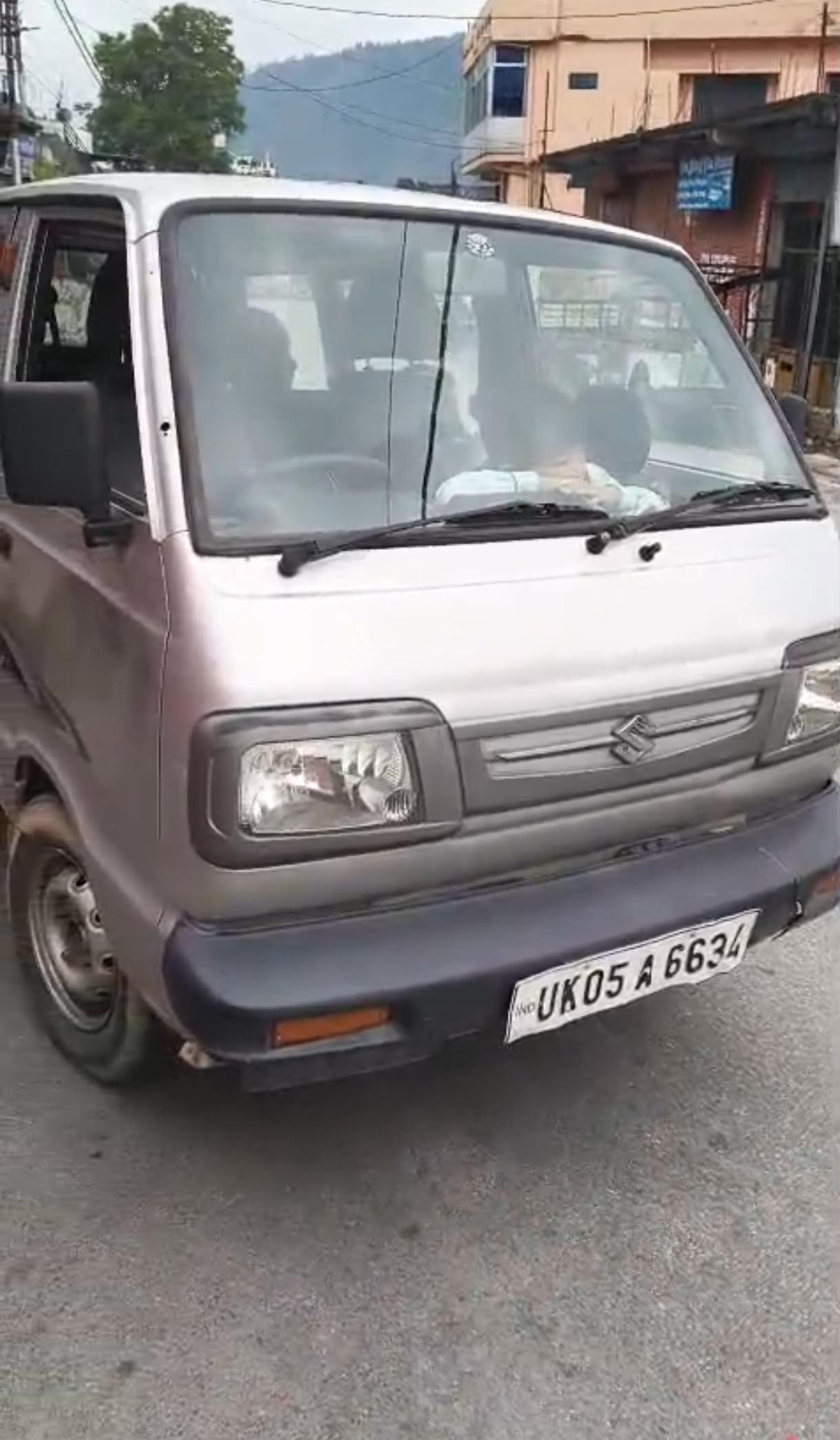 फिटनेस समाप्त वाहन में बैठे थे स्कूली बच्चे, परिवहन विभाग ने वाहन सीज कर लगाया ₹19 हजार का जुर्माना।