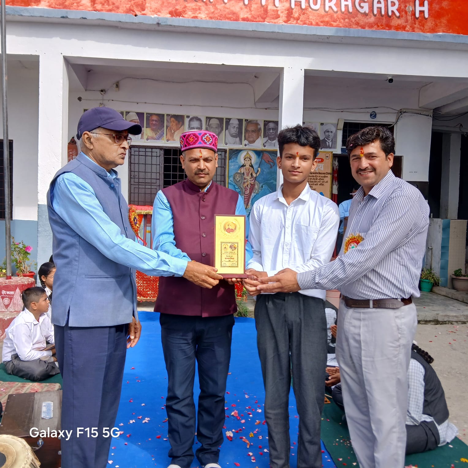 गंगोलीहाट के रा.ब.पू.ला.वि.बि.मं. इंटर कॉलेज में मेधावी छात्र-छात्राओं का सम्मान