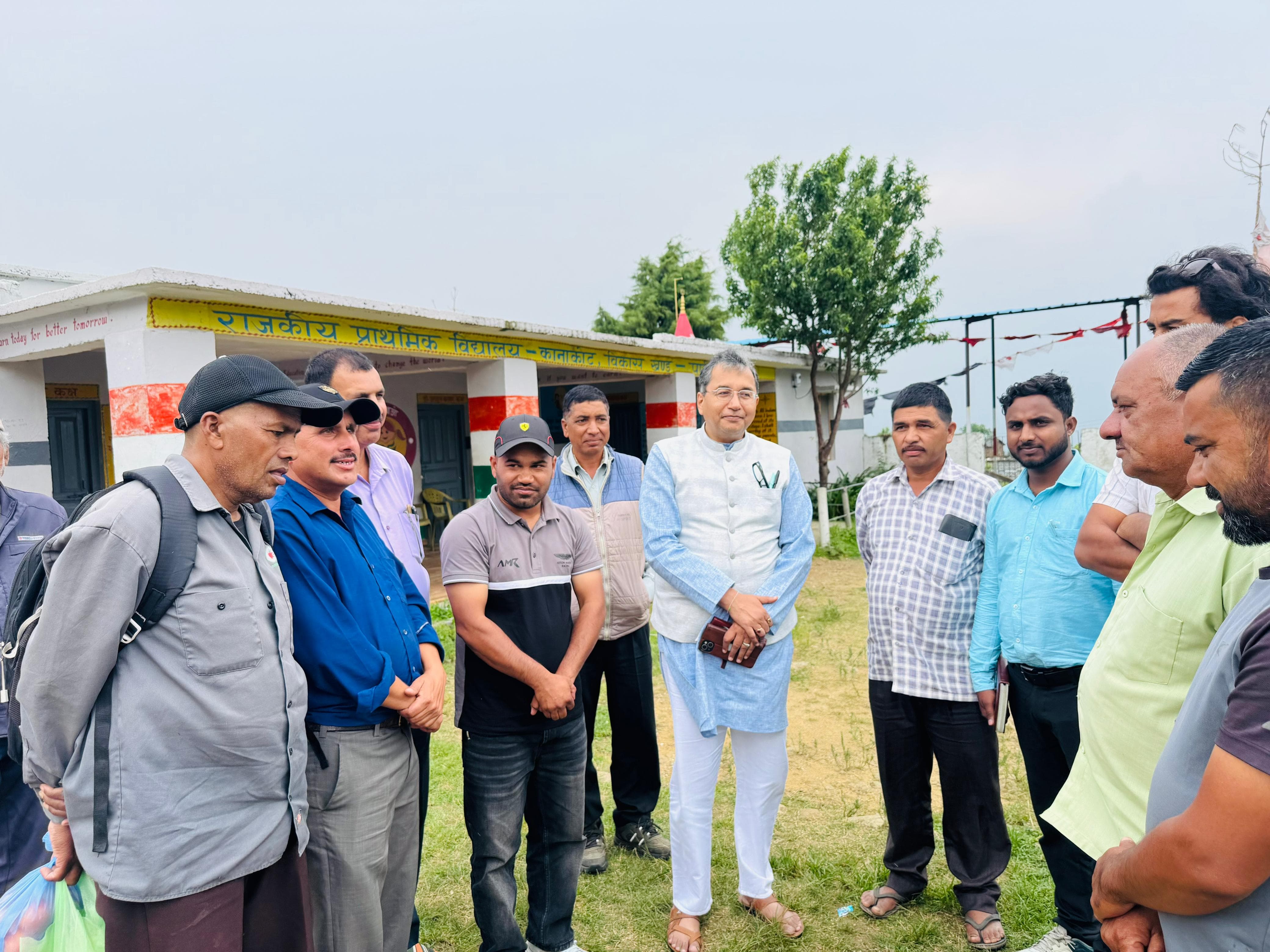 उत्तराखंड में बेरोजगार 1.25 लाख, लेकिन खाली पड़ी हैं 2.5 लाख नौकरियां  राजशेखर जोशी, सेतु आयोग के पूर्व उपाध्यक्ष बोले युवाओं को नौकरी तलाशने वाला नहीं, रोजगार देने वाला बनना होगा; स्थानीय संसाधनों पर आधारित उद्योगों में अपार संभावनाएं।